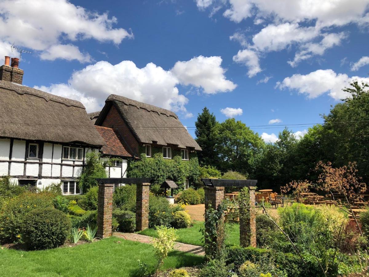 Old Hunters Lodge Whipsnade Limited Esterno foto