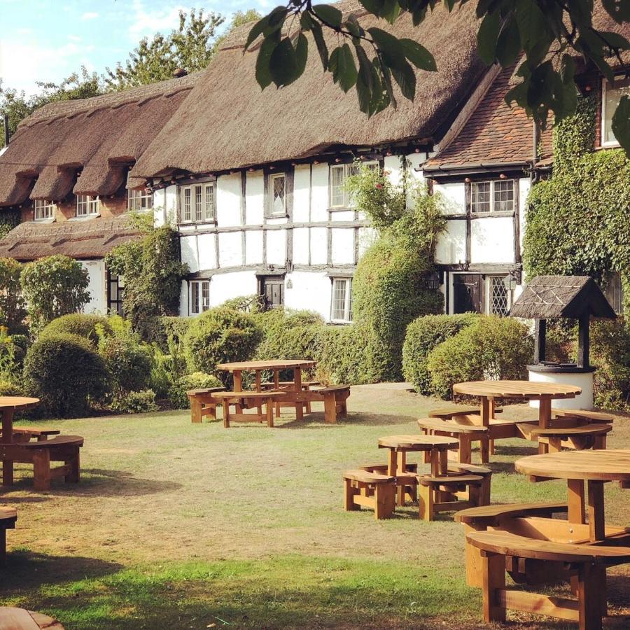 Old Hunters Lodge Whipsnade Limited Esterno foto