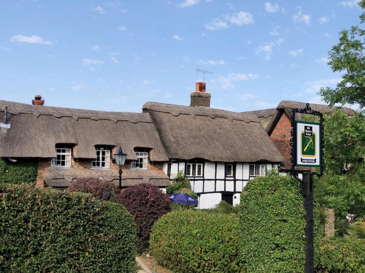 Old Hunters Lodge Whipsnade Limited Esterno foto