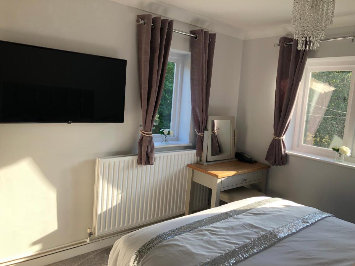 Old Hunters Lodge Whipsnade Limited Esterno foto