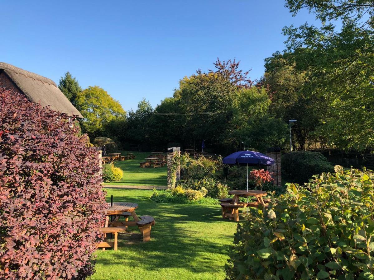 Old Hunters Lodge Whipsnade Limited Esterno foto