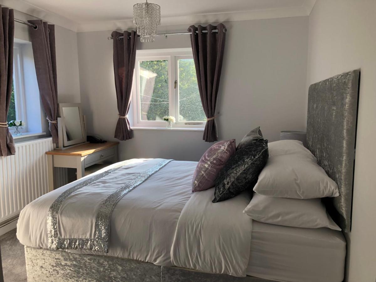 Old Hunters Lodge Whipsnade Limited Esterno foto
