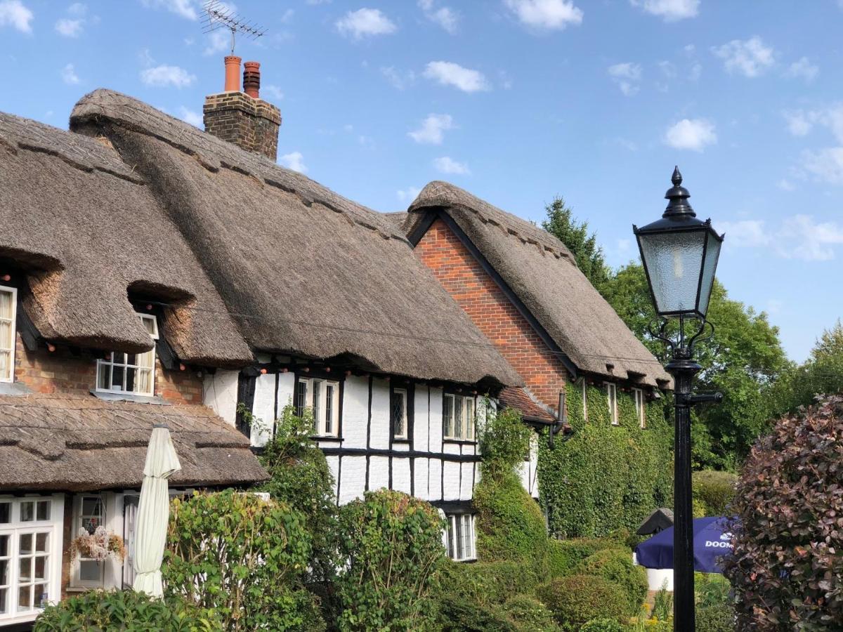 Old Hunters Lodge Whipsnade Limited Esterno foto