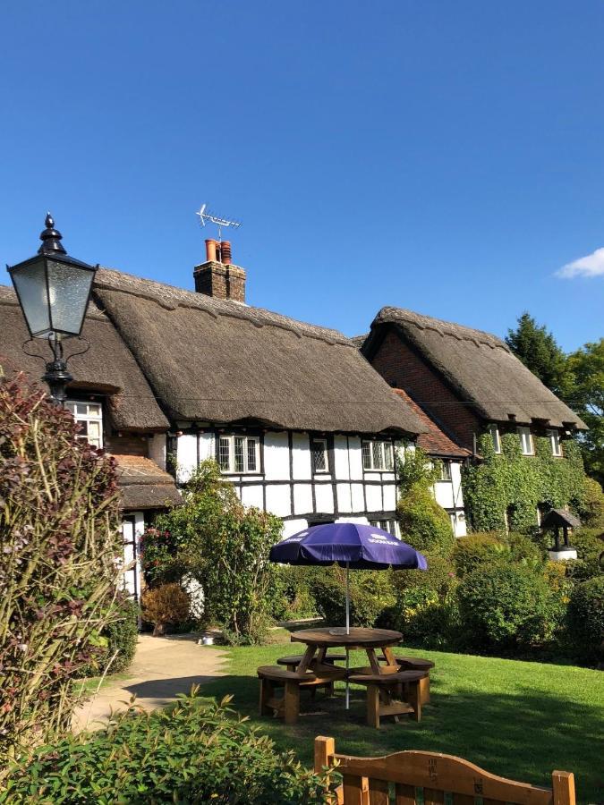 Old Hunters Lodge Whipsnade Limited Esterno foto
