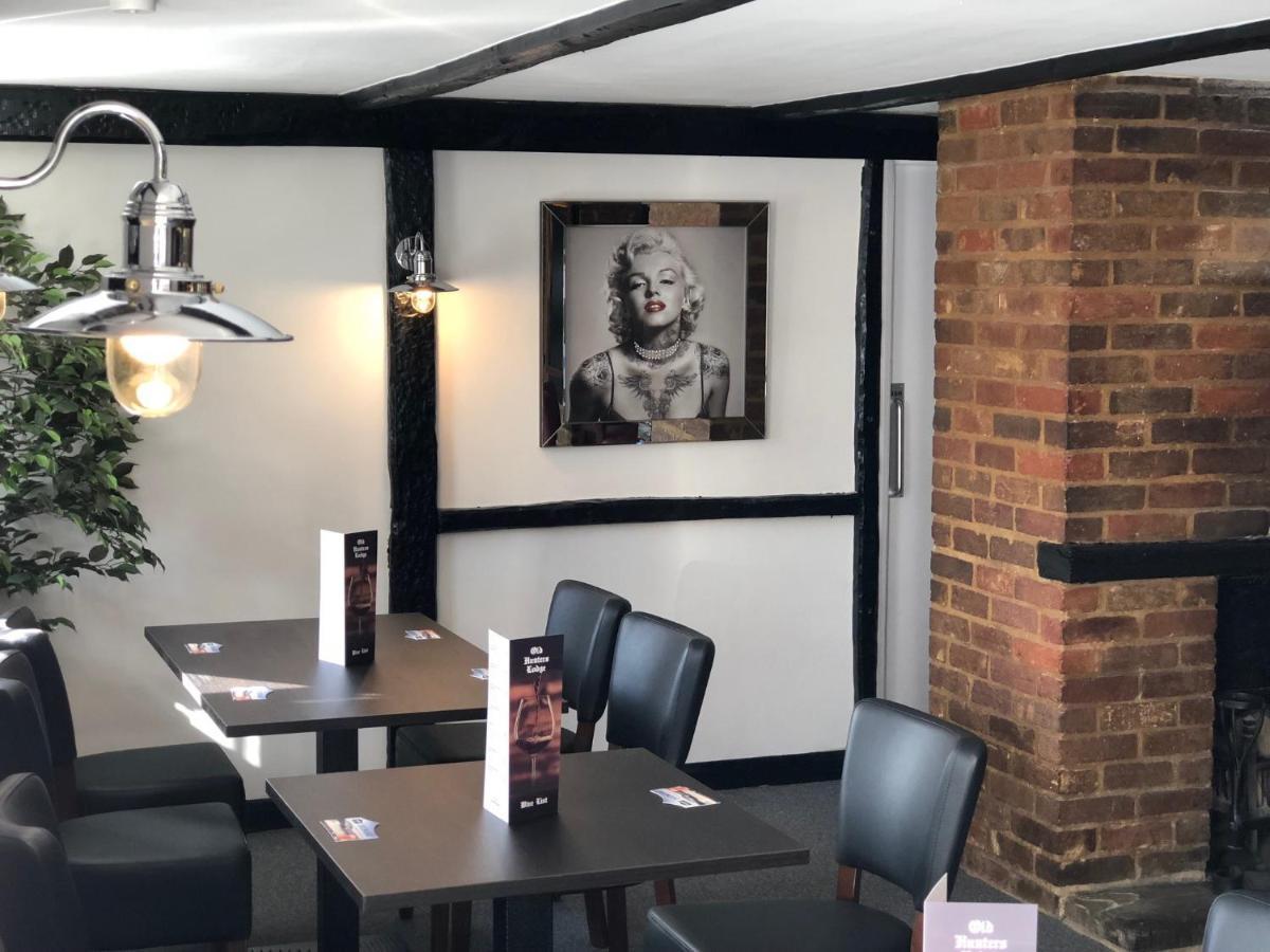Old Hunters Lodge Whipsnade Limited Esterno foto