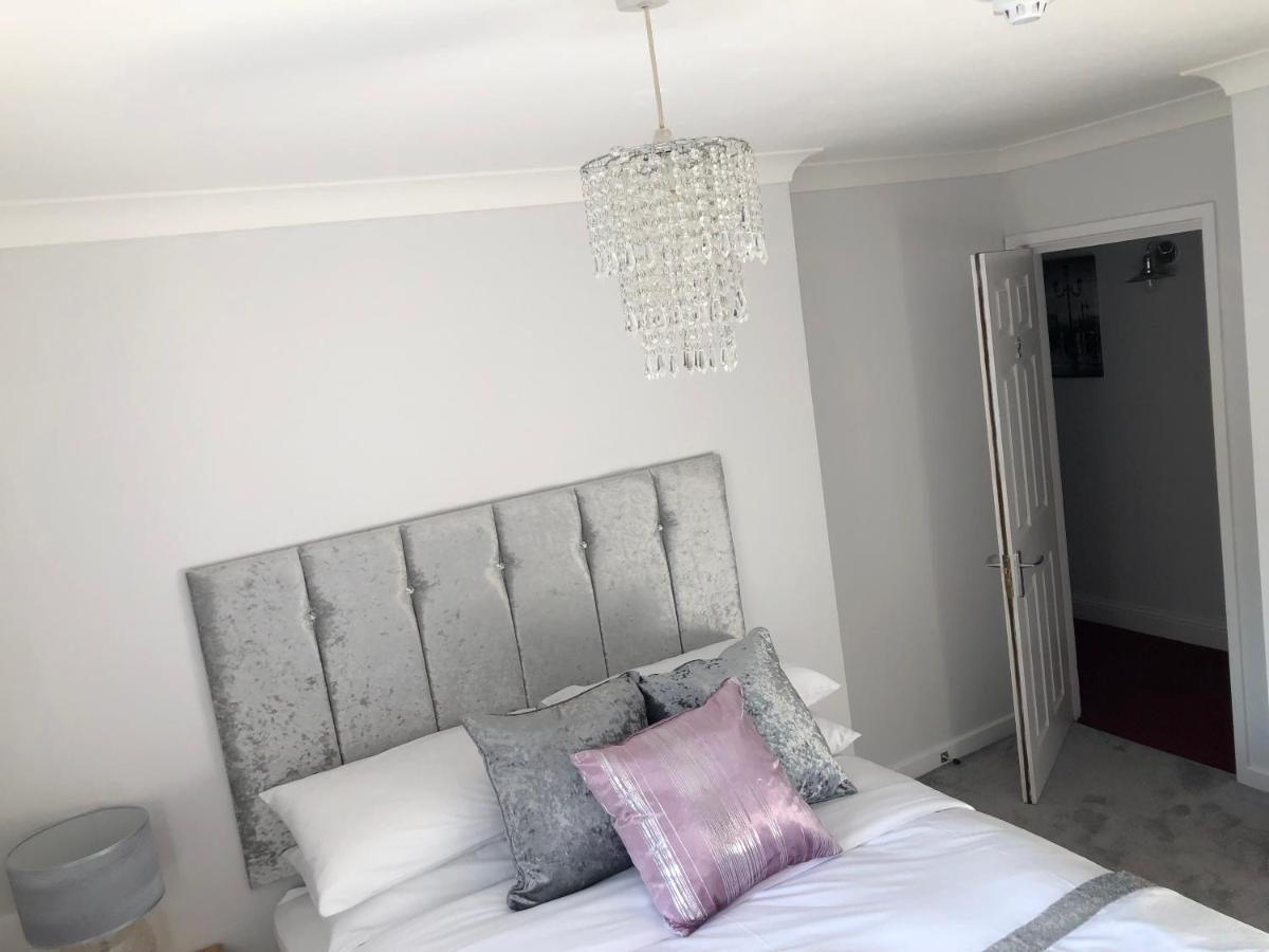 Old Hunters Lodge Whipsnade Limited Esterno foto